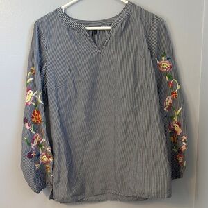 Talbots Striped Navy Embroidered Sleeve Women's Tunic Top. Size small